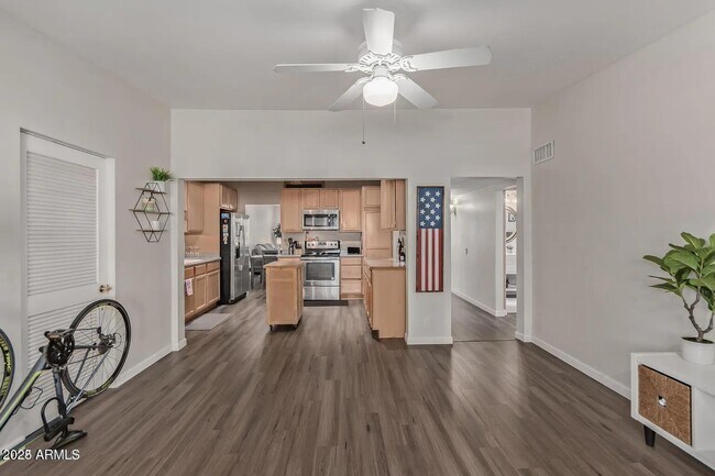 Primary Photo - 6108 N 12th Pl