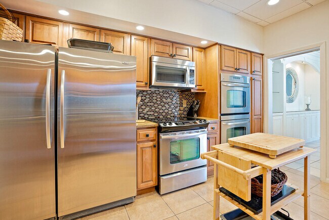 Building Photo - 5380 N Ocean Dr