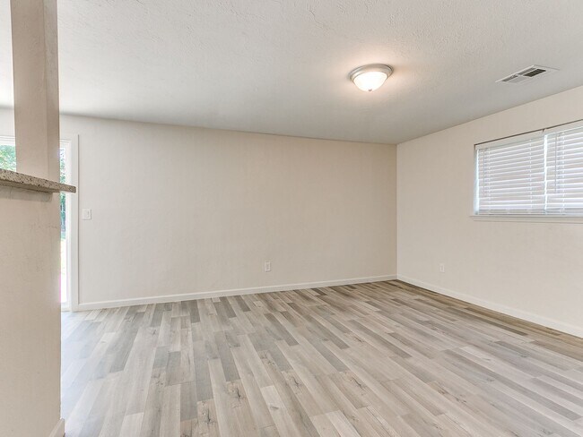Building Photo - 4 Bedroom/2 Bath home with fenced yard.