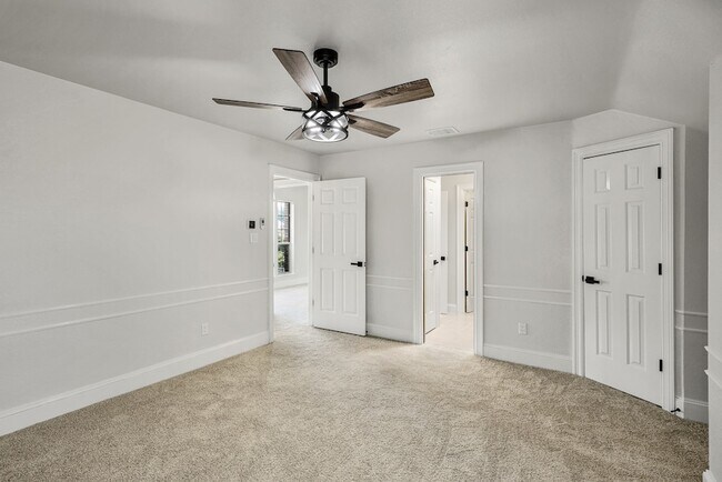 Building Photo - 2912 Bluffview Dr