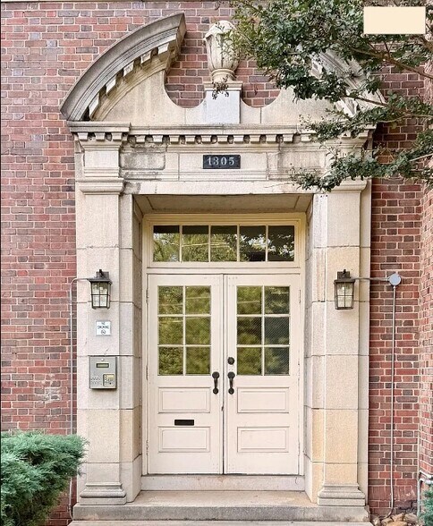 Building Photo - 130 E Glenwood Ave