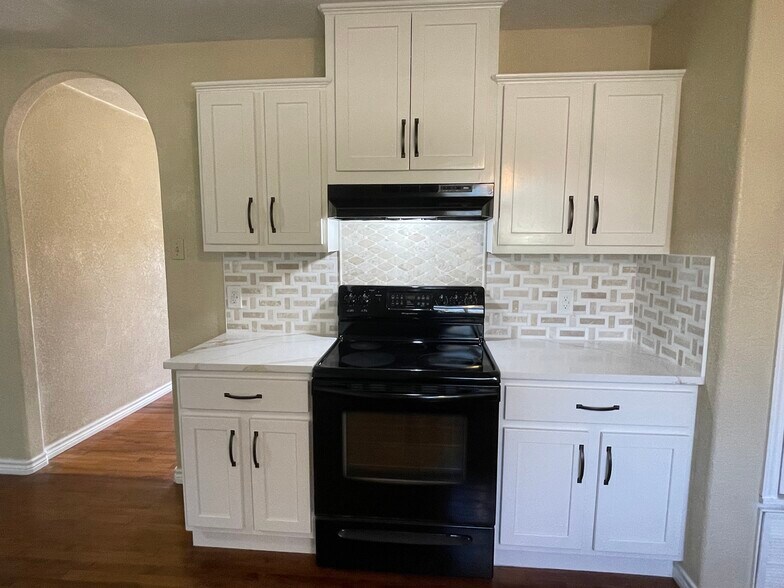 Building Photo - 322 Saint Louis Ave