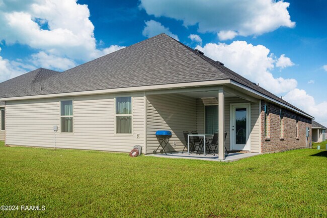 Building Photo - 407 Broussard Hl Dr