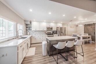 Building Photo - 6217 Scenic Dr