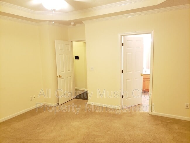 Building Photo - 905 Weatherside Ct