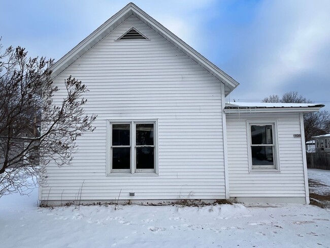 Building Photo - 2 bed 1 bath Single Family Home in Wausau