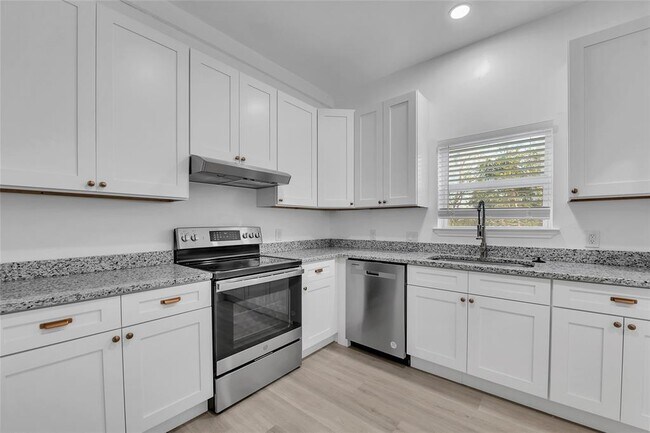 Building Photo - 51 Private Rd 901