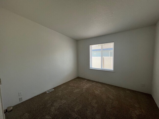 Building Photo - 1404 River Run Ln