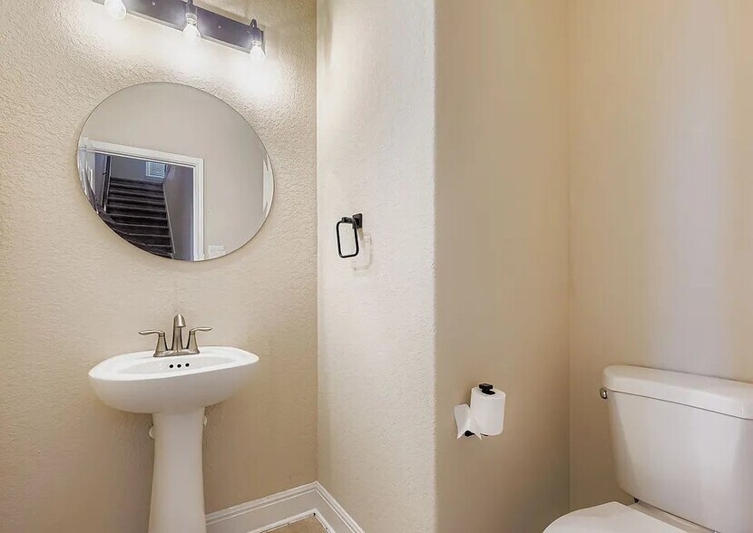 Building Photo - 220 Heavenly Vw