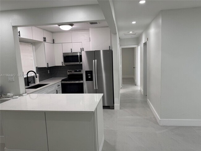 Building Photo - 10245 SW 37th Terrace