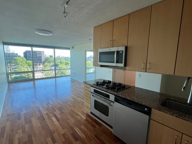 Building Photo - 9725 Woods Dr