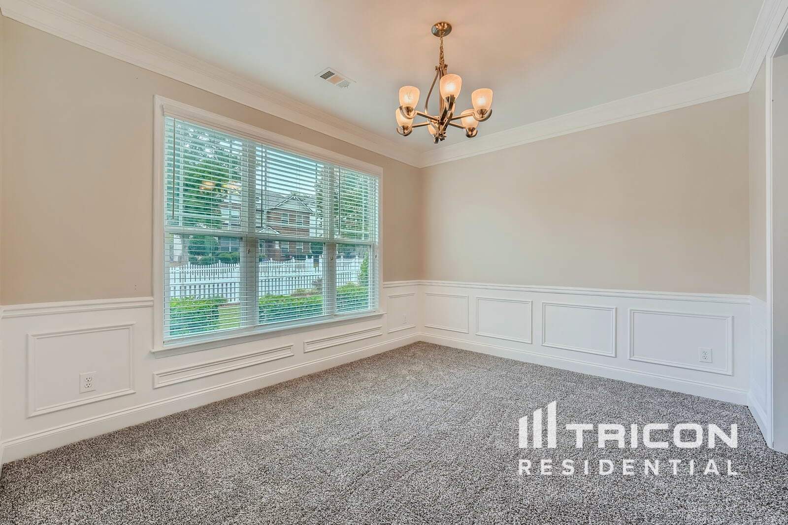 Building Photo - 3819 Stagecoach Ln