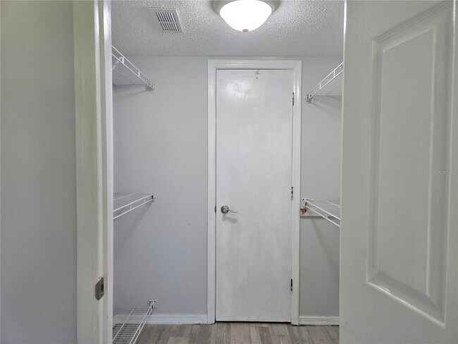 Building Photo - 12900 Vonn Rd