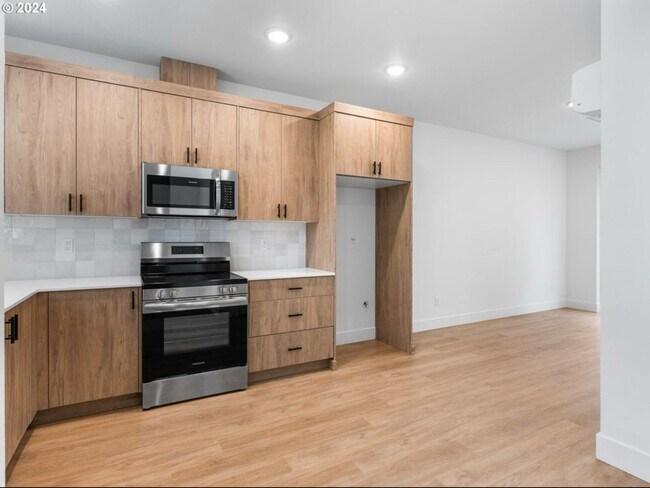 Building Photo - 2373 SE 135th Ave