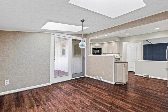 Building Photo - 130 Brooklawn Dr