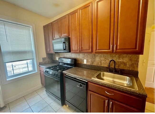 Building Photo - 266 Monticello Ave