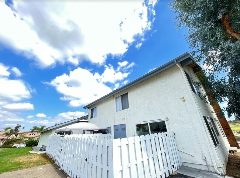 Building Photo - 17578 Orange Dr