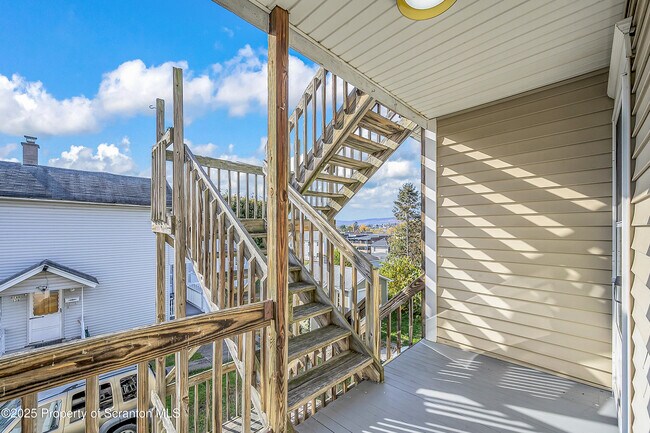 Building Photo - 538 Birch St