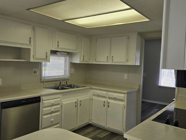 Building Photo - 311 49th Ave Terrace W