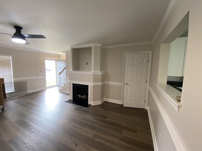 Building Photo - 2055 Cambria Dr