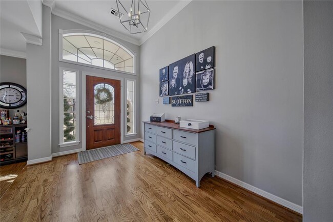Building Photo - 850 W 43rd St