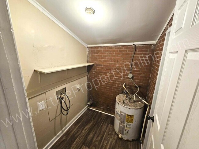 Building Photo - 4126 Ayers Rd