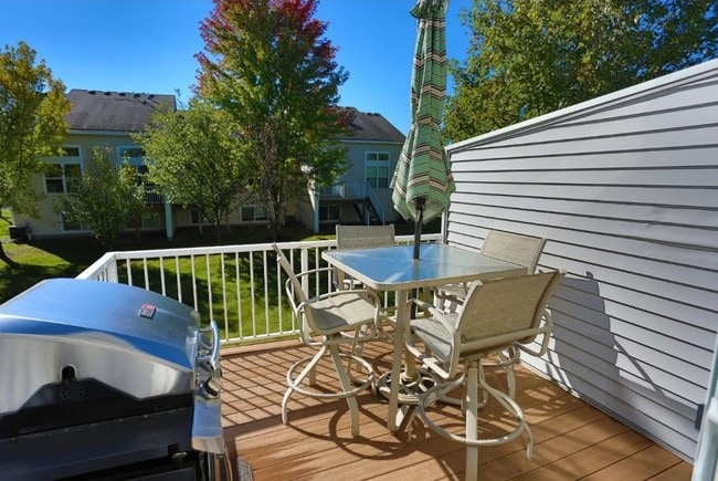 Building Photo - 10515 Pond Curve