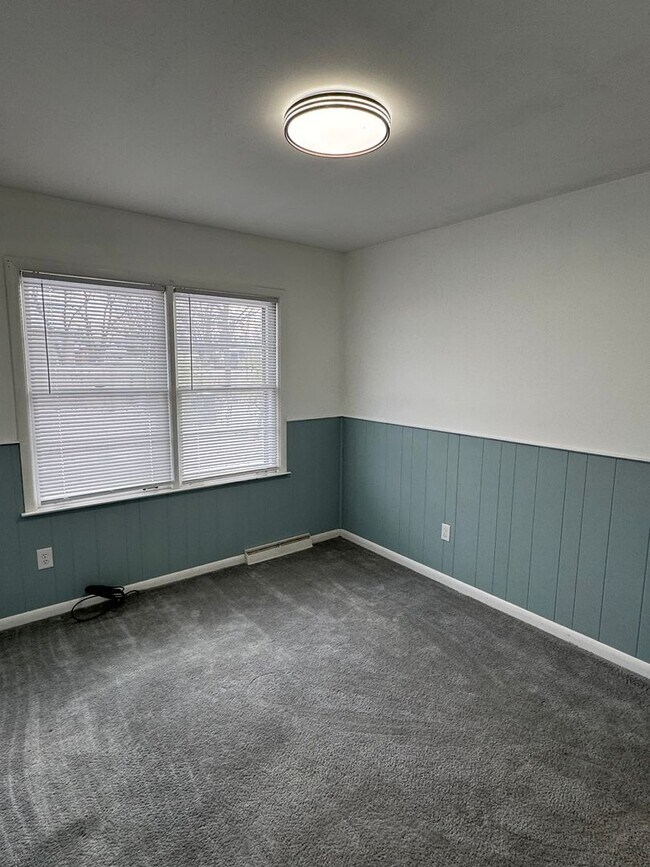 Building Photo - 1450 Marlborough Dr