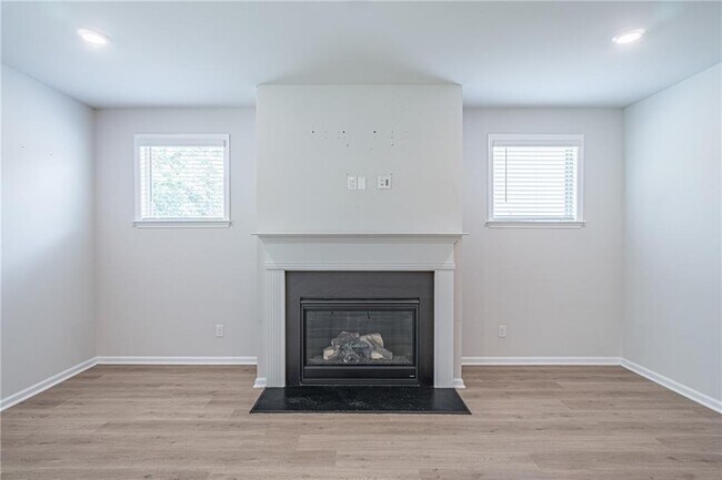 Building Photo - 1825 Wellston Dr