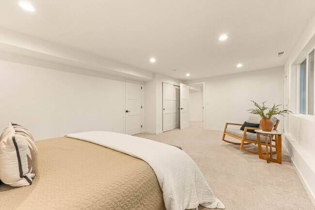 Building Photo - Luxury Executive Woodinville Retreat | Fully Renovated | Sauna | 1.84 Acres | Minutes to Microsof...