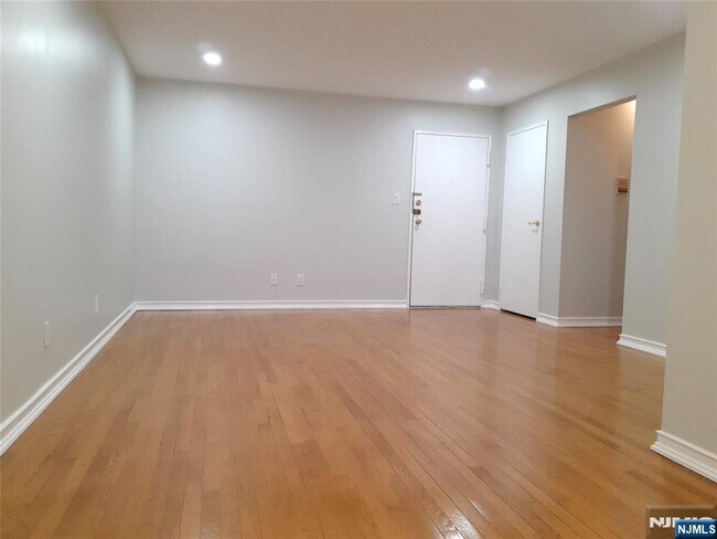 Building Photo - 116 71st St