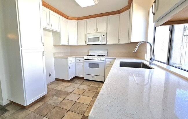 Building Photo - 2344 Canyon Park Dr