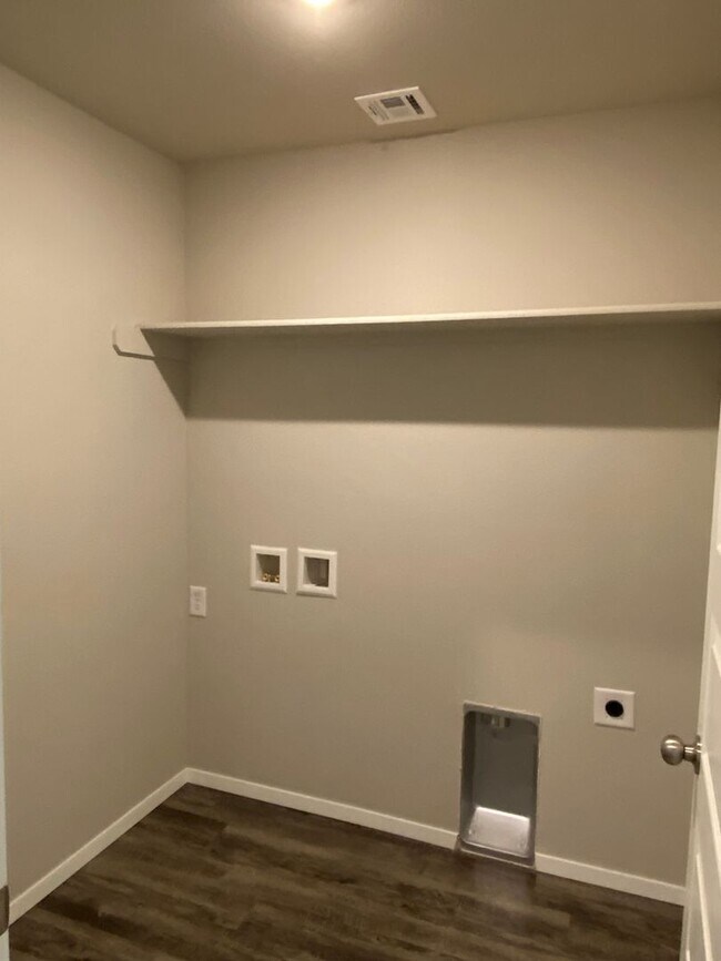 Building Photo - Beautiful 4 bed/2bath home in Broken Arrow...