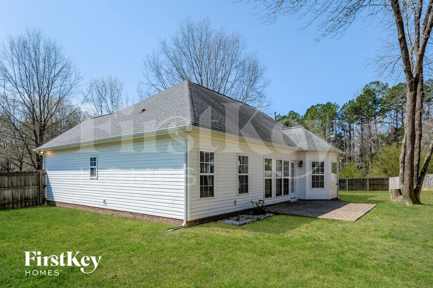 Building Photo - 1001 Josey Ln