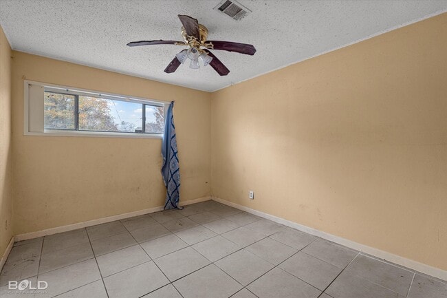 Building Photo - 3051 Amherst St