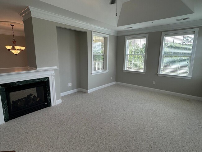 Building Photo - 2 Bedroom | 2 Bathroom Corner Unit Townhom...
