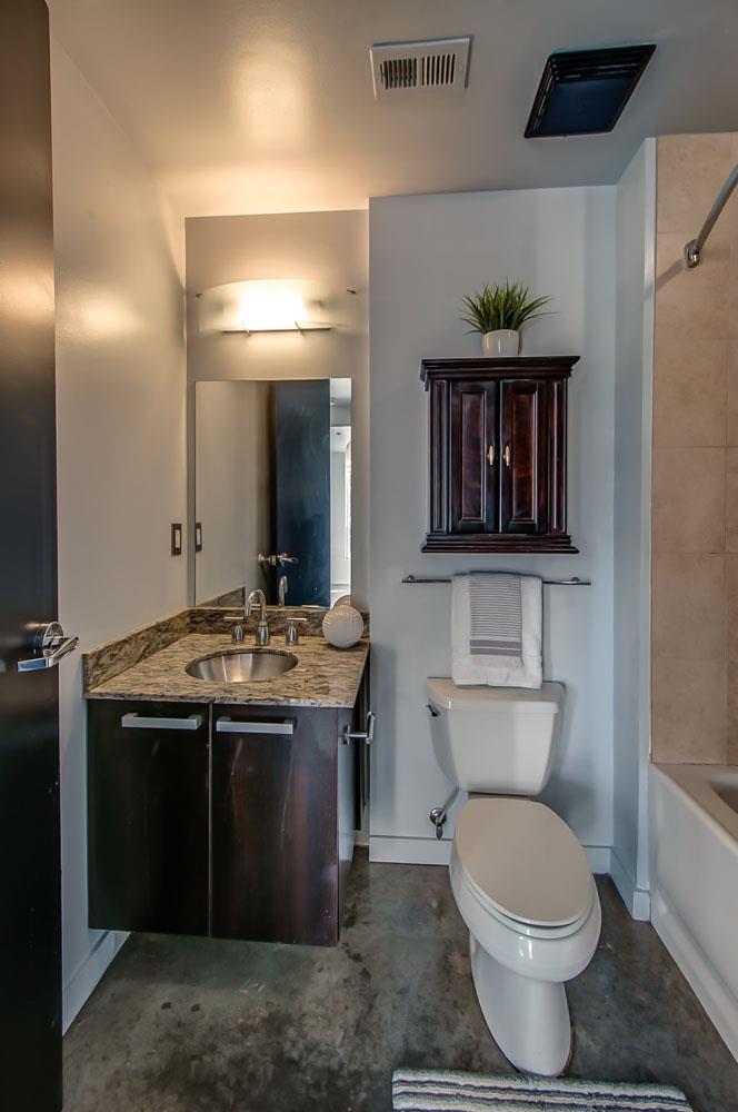 Building Photo - 600 12th Ave S