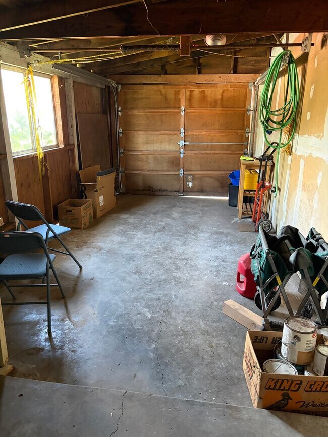 Building Photo - Newly Remodeled Two Bedroom with Sun Room!