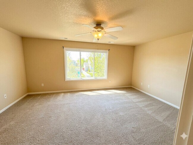 Building Photo - 495 SE Sagewood Cir
