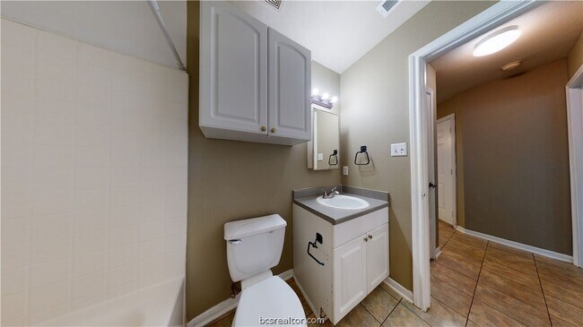 Building Photo - 1143 Oney Hervey Dr