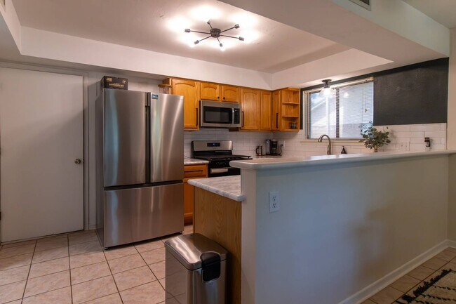 Building Photo - 1609 Ronstan Dr