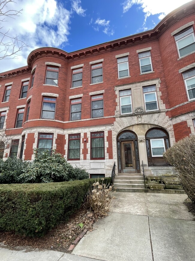 Building Photo - 1871 Beacon St