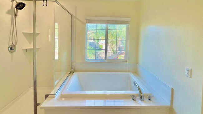 Building Photo - BEAUTIFUL 5BD/3BA-2 Story Home available for rent in Jurupa Valley!