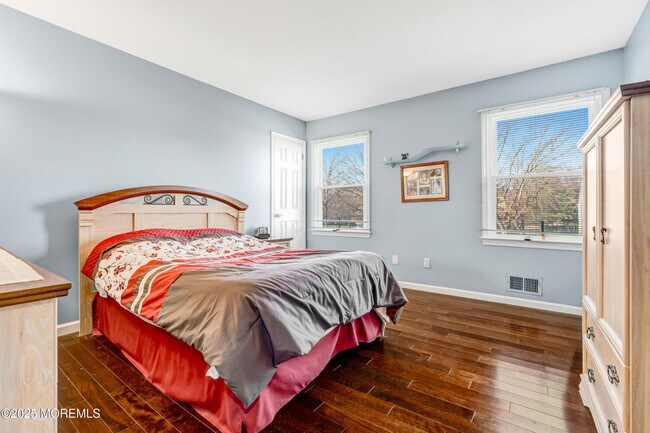 Building Photo - 7 Oak Tree Ln