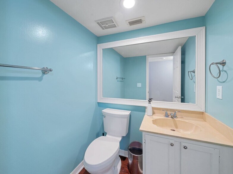 Building Photo - 2758 Waymeyer Dr