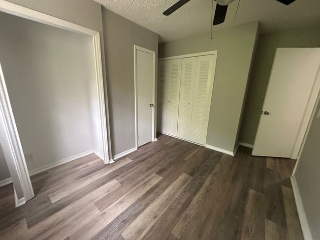 Building Photo - 240 Jamil Rd