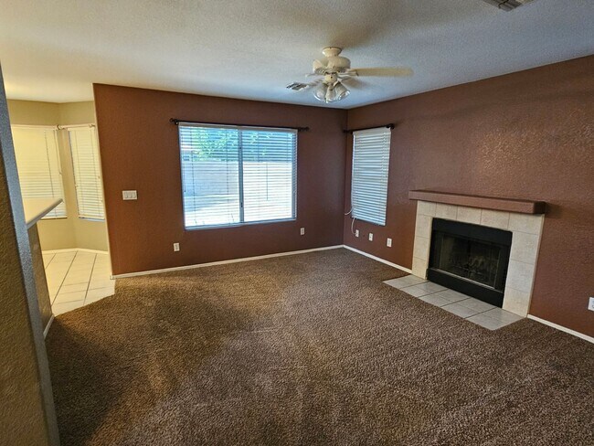 Building Photo - Spacious 3bd home in peoria