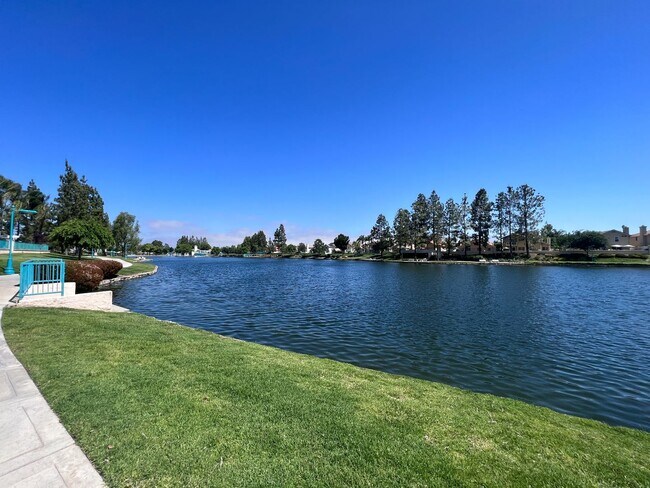Building Photo - Spacious 5 Bedroom Home in Menifee Lakes with a 3 Car Garage for Lease!
