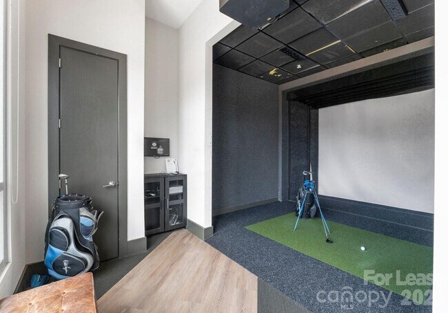 Building Photo - 500 W Trade St