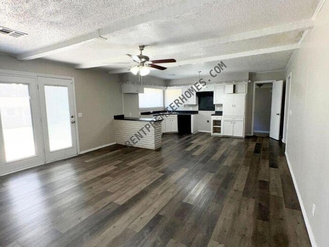 Building Photo - 3041 SW 40th Pl